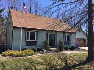 5911 Cavalier Ct, Lake View, NY 14085