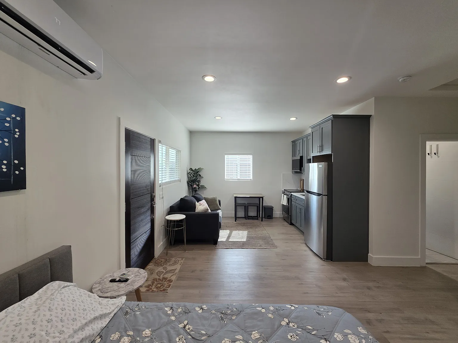 Studio, 450 sqft, $1,995 — Photo 4