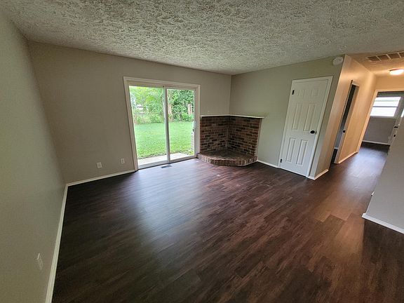 3rd image of 5707 Gateway Dr