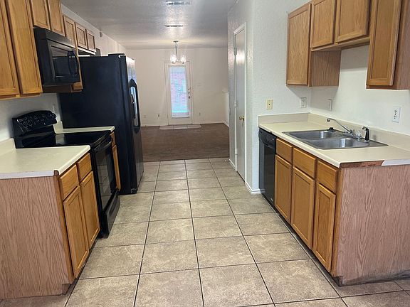 4th image of 2408 Thoroughbred Dr