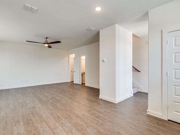 4th image of 4807 Alliance St