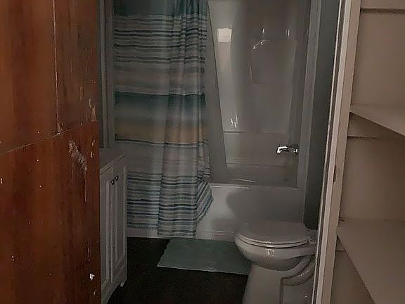 4th image of 398 NE Glory Ln