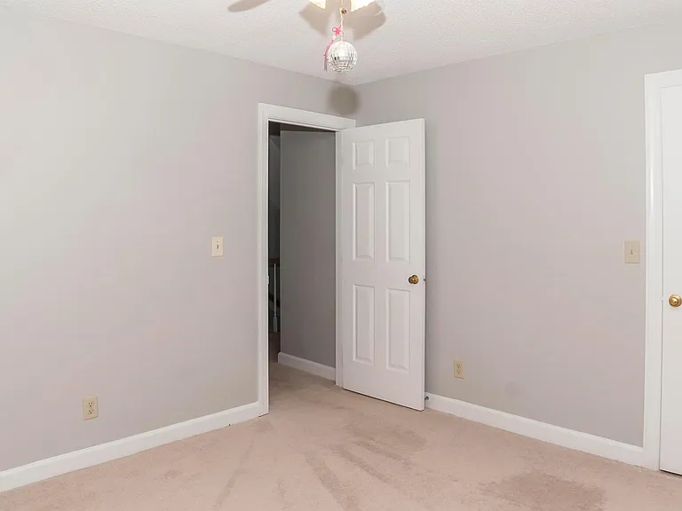 104 Lively Ct E — Photo 6