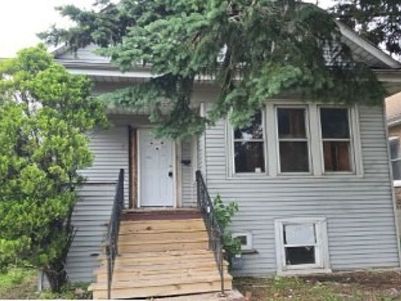 2nd image of 5417 S Sacramento Ave