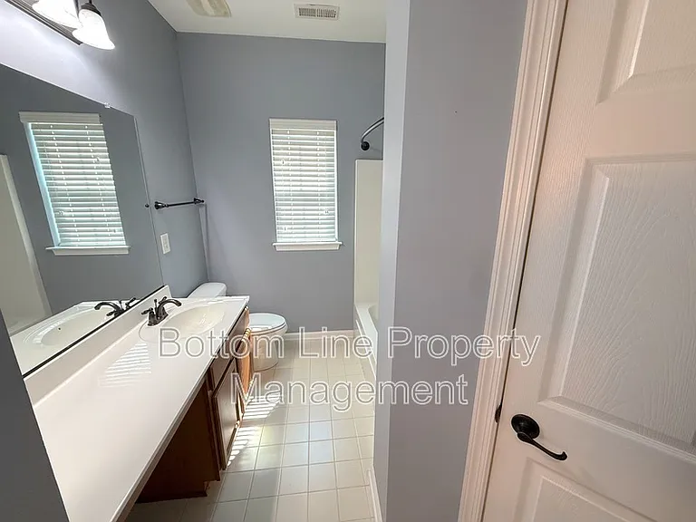 15007 Skypark Dr — Photo 25