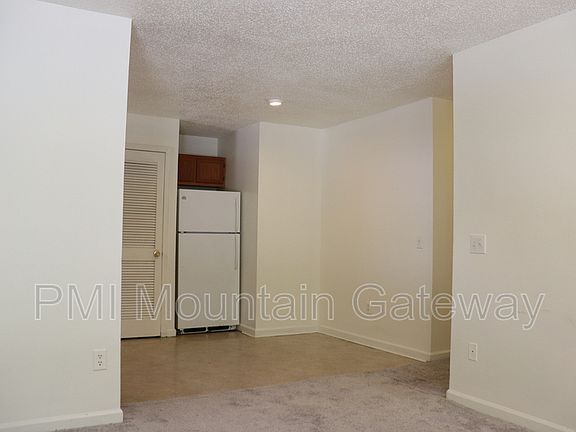 5th image of 48 Primrose Dr Unit C