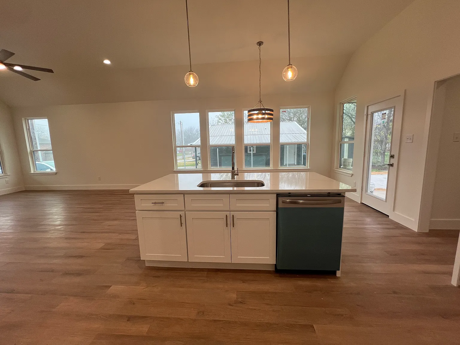 3601 Washington St — Photo 2
