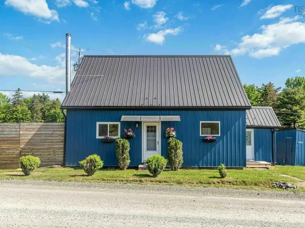 1318 Sweetland Rd, Lunenburg, NS B0J 1E0