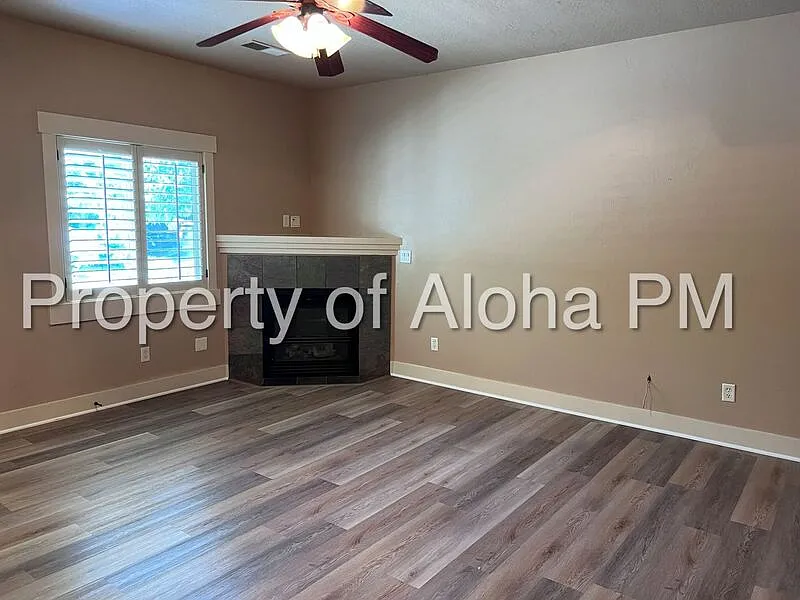 3 bed, 2.5 bath, 1700 sqft, $2,151 — Photo 3