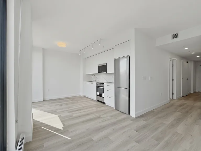2511 Carolina St — Photo 111