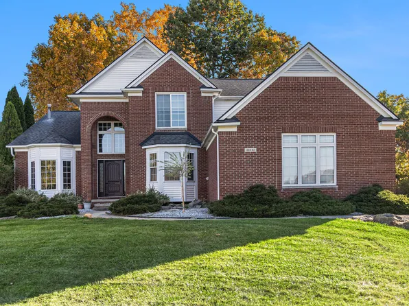 30448 Estate Ct, New Hudson, MI 48165