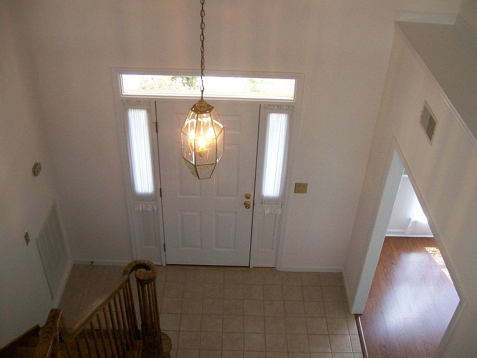 2nd image of 203 Gibbon Ct