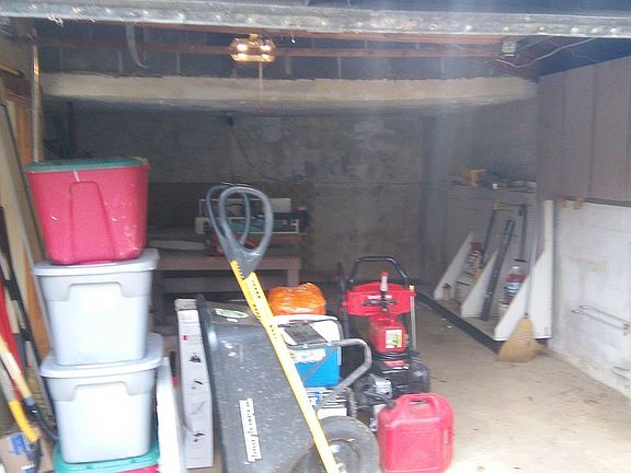 House Garage Bay 2/2