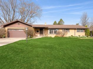 1384 Tyler Ln, Elgin, IL 60123