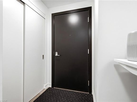 3rd image of 5 Wellington St S #1011