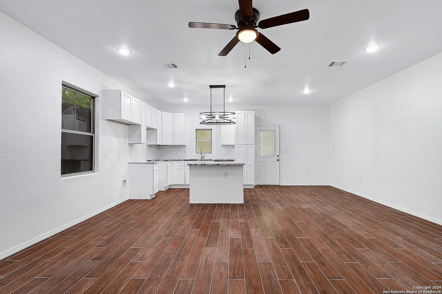 3 bed, 2.5 bath, 1450 sqft, $1,500 — Photo 3