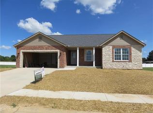 909 Creekside Dr, Waterloo, IL 62298