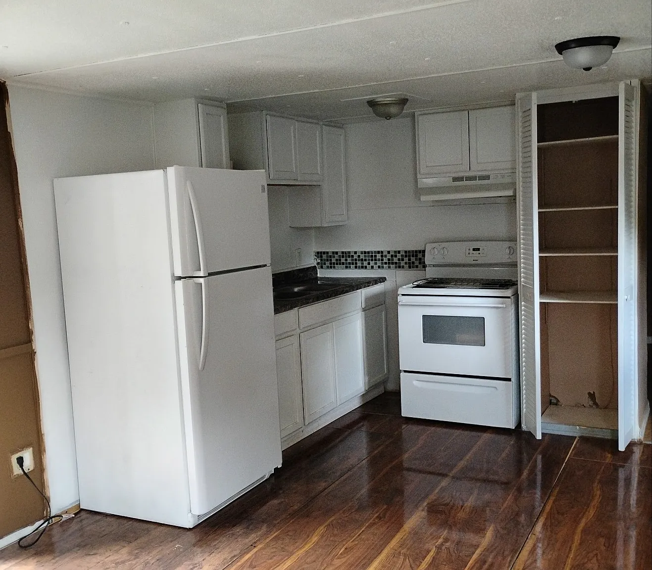 2 bed, $975 — Photo 1