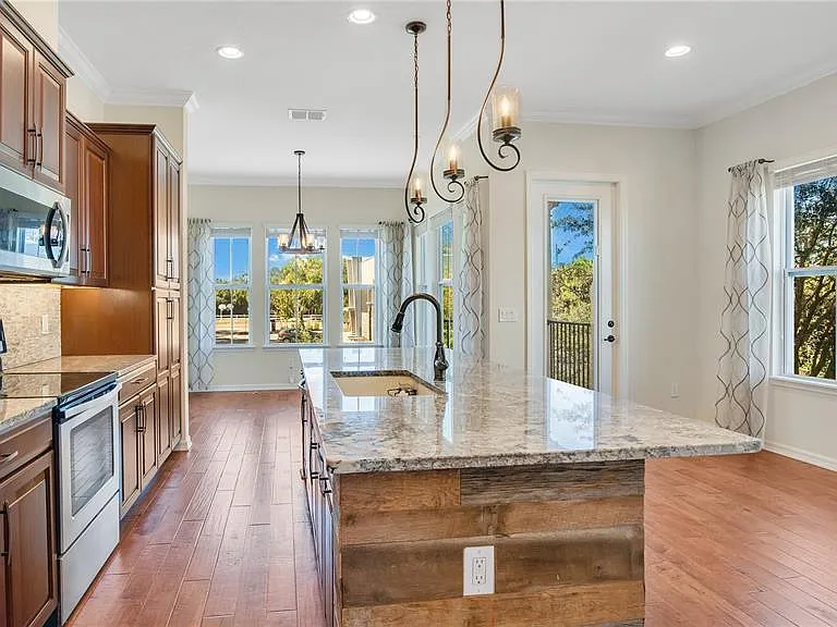 921 Taramundi Dr — Photo 5