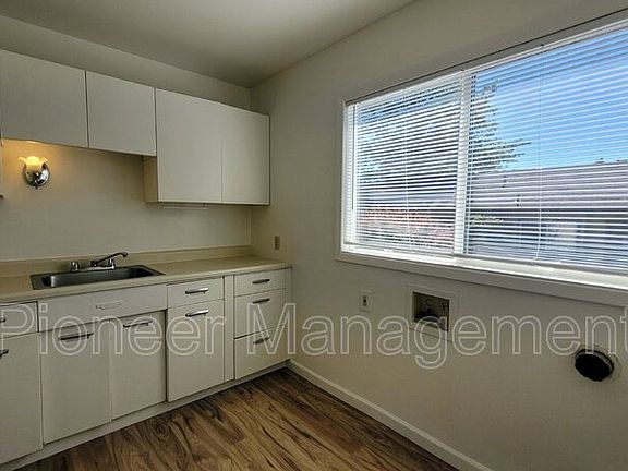 2nd image of 789 NE Alameda Ave