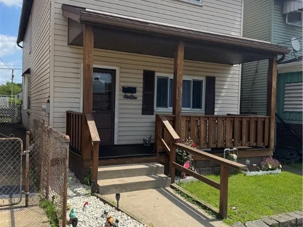 33 Spruce St, Natrona Heights, PA 15065