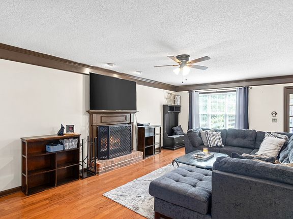 4th image of 1559 Barrywood Cir W