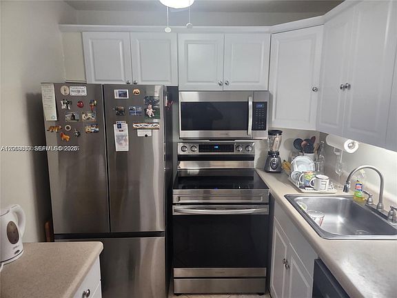 2nd image of 2114 Cambridge E #2114
