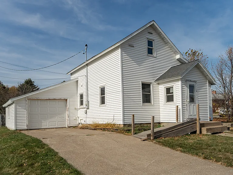 85 Linden St — Photo 11