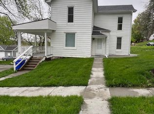 611 1st St #1, Glenwood, IA 51534