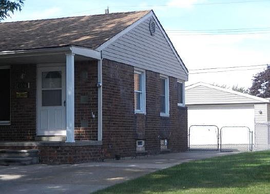 3rd image of 1716 Kings Hwy
