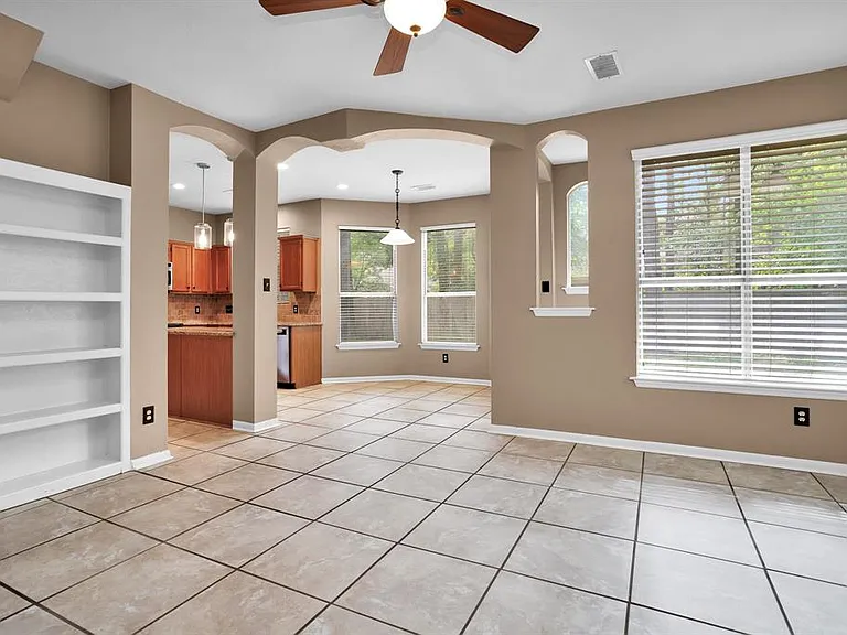 111 S Winterport Cir — Photo 8
