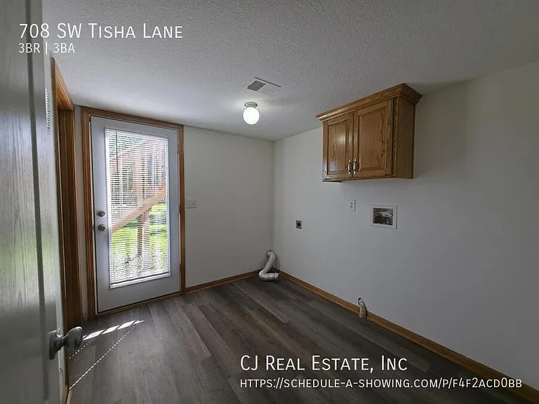 708 SW Tisha Ln — Photo 10