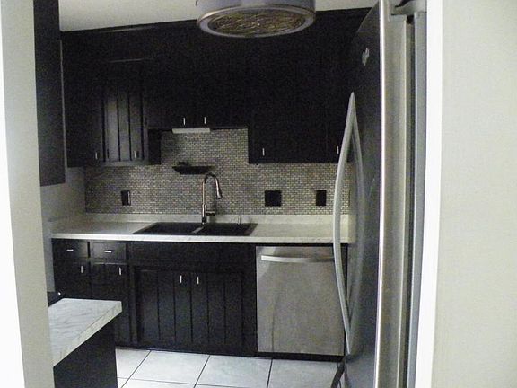 3rd image of 403 Royal Oak Dr