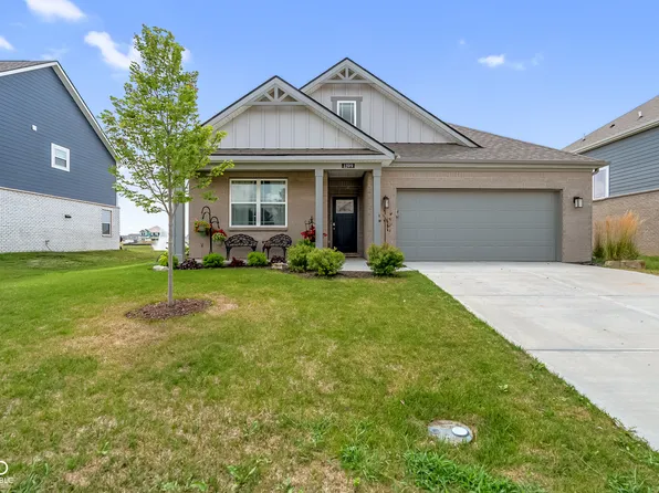 1399 Foxtail Ln, Greenwood, IN 46143