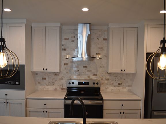 7th image of this home