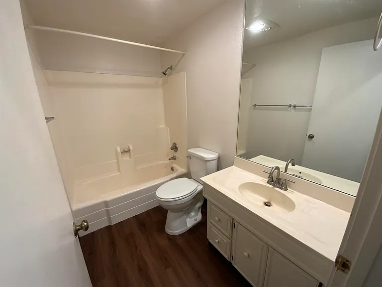 Evergreen Terrace North — Photo 10