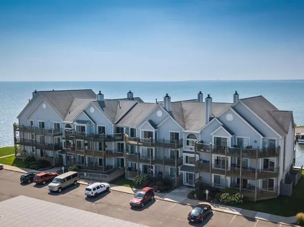 37530 Jefferson Ave APT 102, Harrison Township, MI 48045