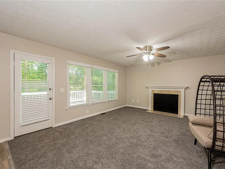 745 Mountain Oaks Pkwy — Photo 9