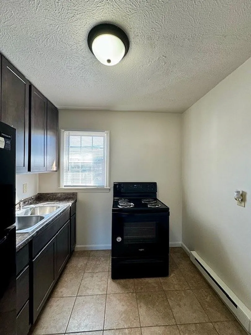 Two Bedroom Apartment for Rent — Photo 3