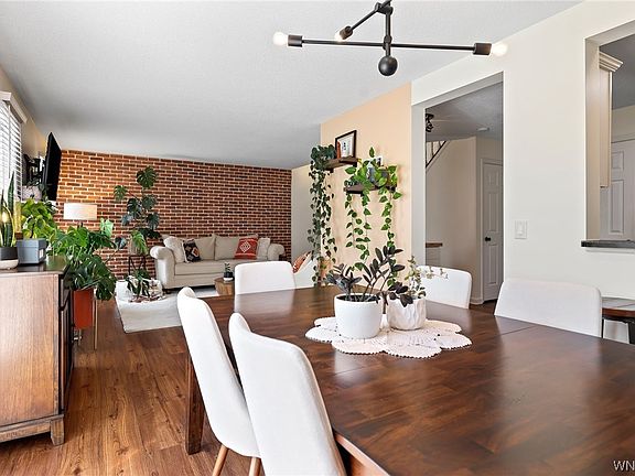 4th image of 252 Forest Edge Dr