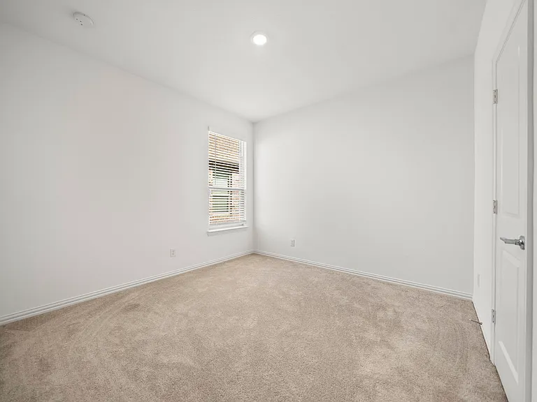 147 Starfall Dr — Photo 5