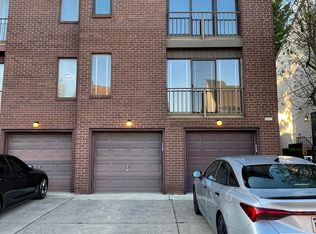 9550 James St #B, Philadelphia, PA 19114