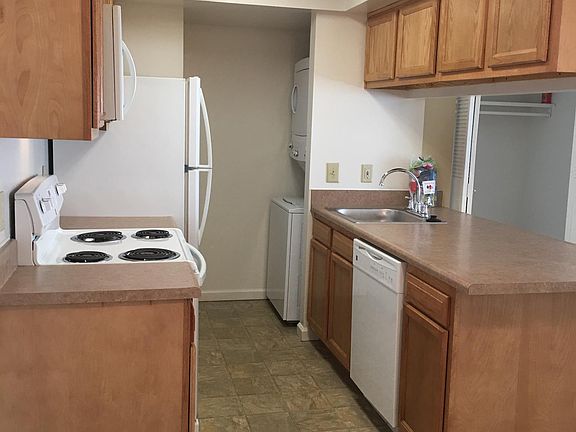 All the major appliances includes dishwasher, garbage disposal and built in microwave