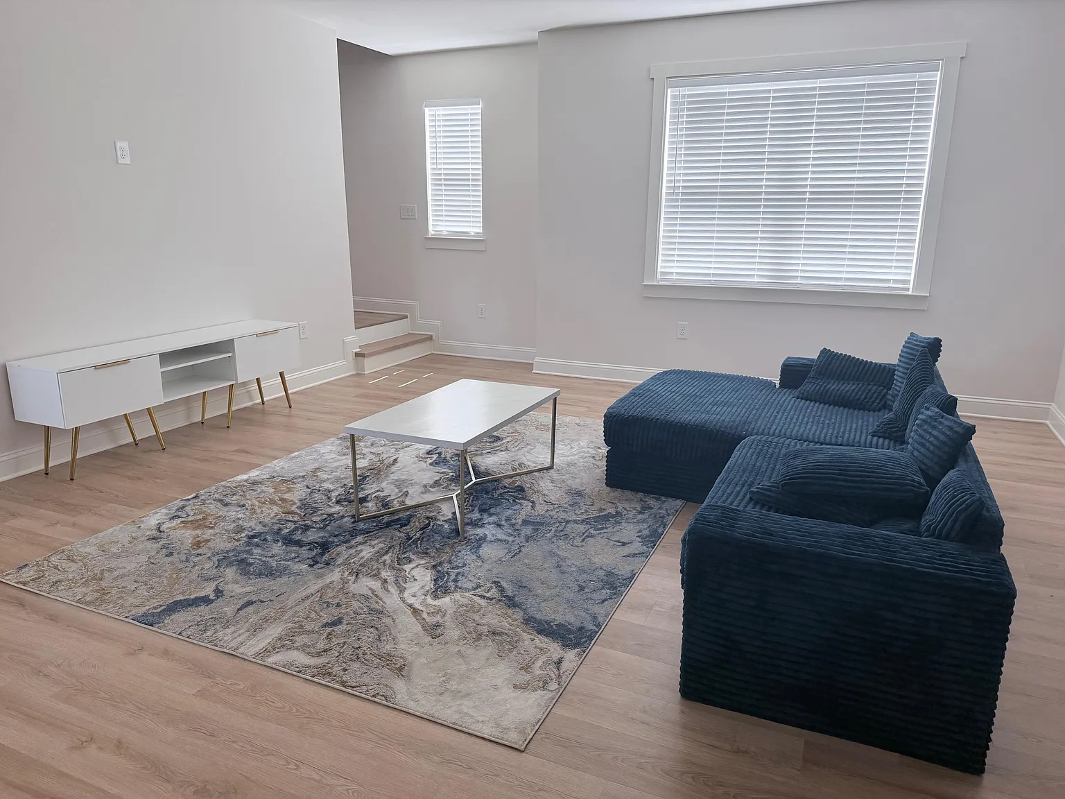 2 bed, 1.5 bath, 2200 sqft, $1,027 — Photo 3