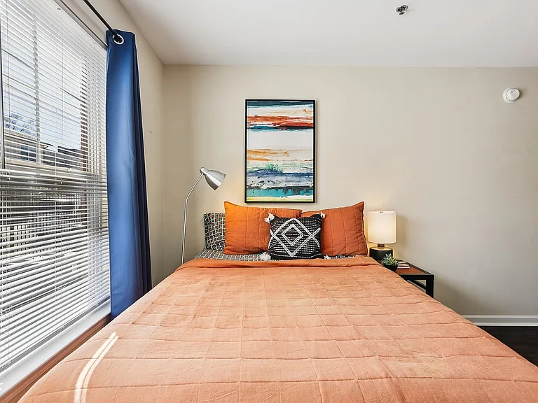 20-web-or-mls-University Ave-S2210-020