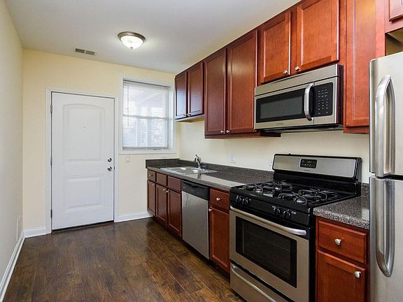 2nd image of 4731 W Cornelia Ave #2W