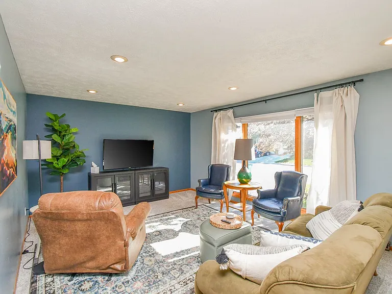 103 Perry Ln — Photo 14