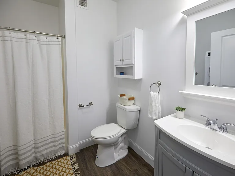 Large 1-Bedroom