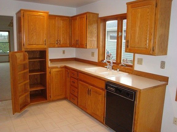 Eat-In kitchen with oak cabinets galore! Note the pantry.
