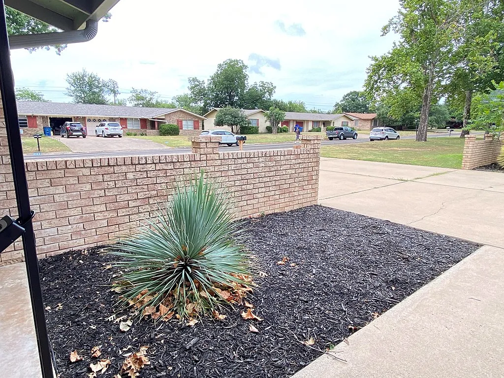 4 bed, 4.0 bath, 1880 sqft, $1,850 — Photo 4